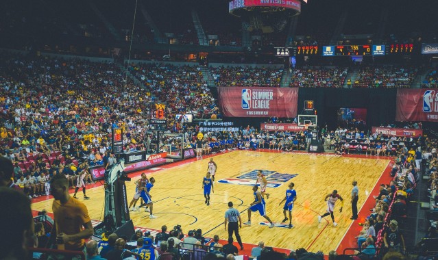 【彩客网官网电脑版】广东单节20分逆转！绝望时就把球给易建联