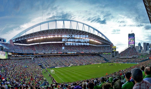 彩客网官网首页|C罗暖心承诺索博斯洛伊，家中珍藏球衣相赠，交换背后是传承与尊重